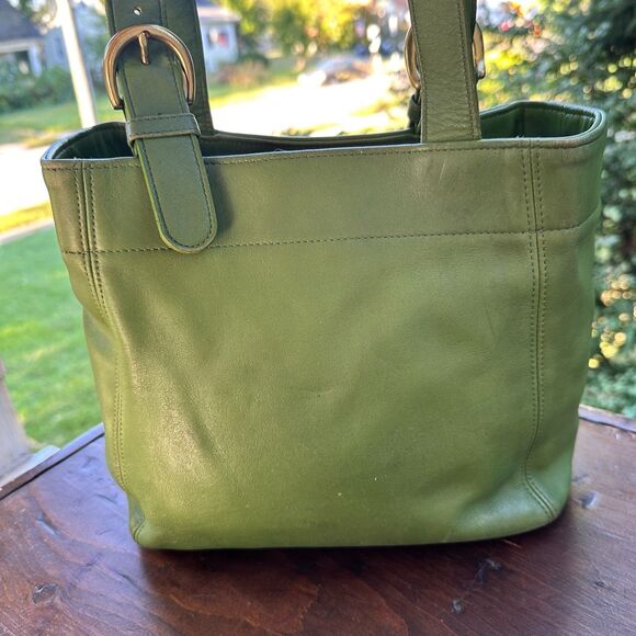 Vintage Coach Soho Buckle Bag Style No. 4157 in Leaf Green - Picture 5 of 11